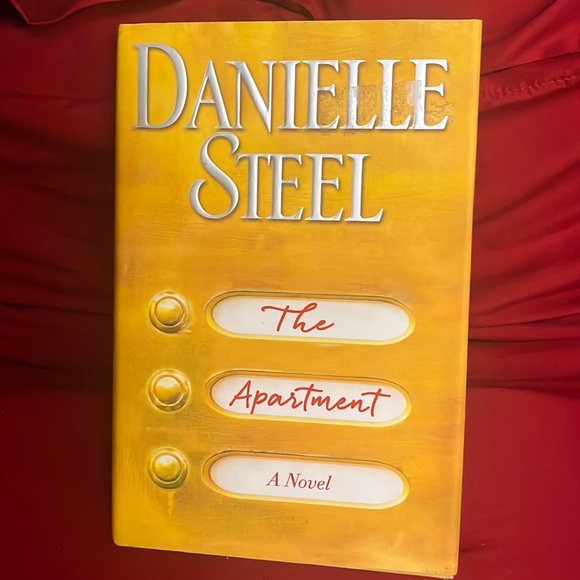 Danielle Steel novel The Apartment
First edition 2016 printing - Picture 1 of 5